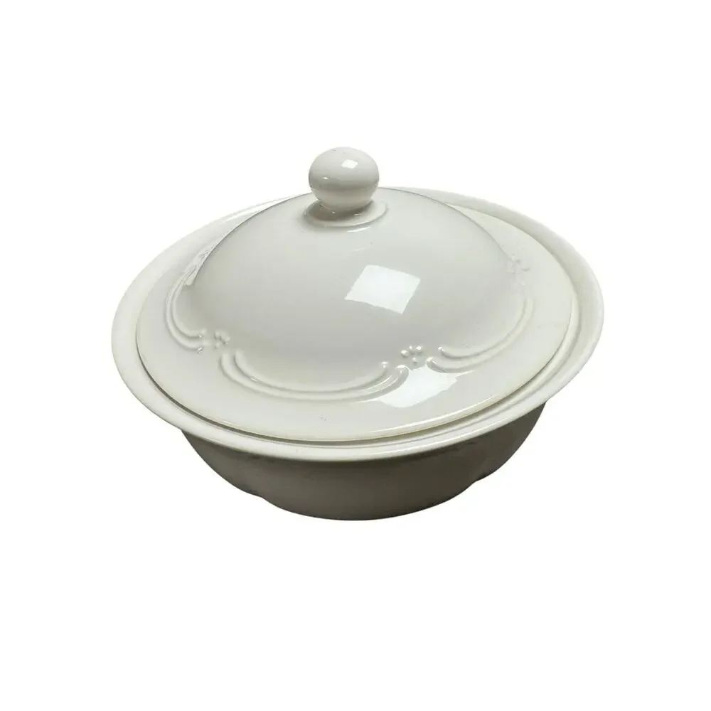Pfaltzgraff Filigree 2 Quart White Stoneware Round Covered Casserole